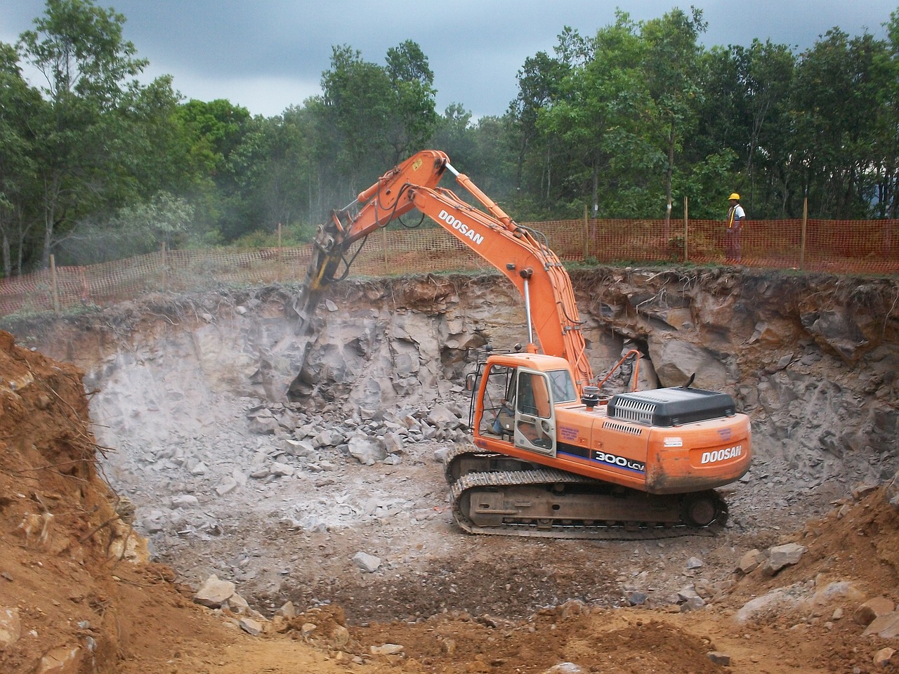 Digging a hole,construction,foundation,engineering,workers - free image from needpix.com