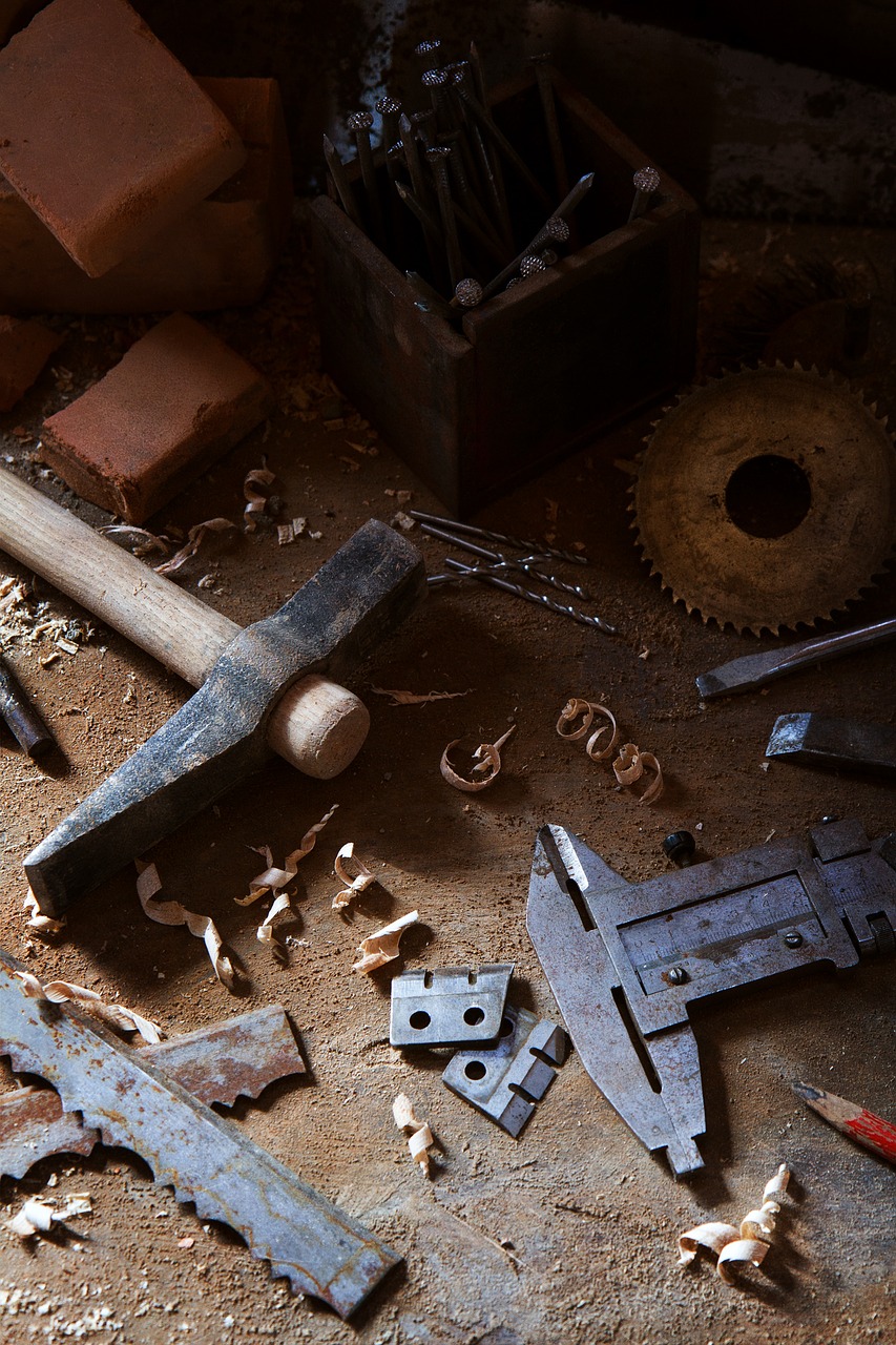 construction carpenter hammer free photo