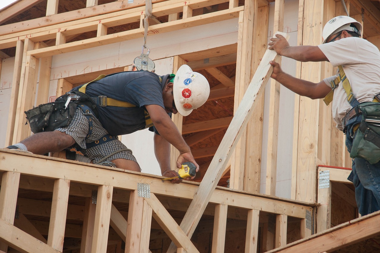 construction  workers  building free photo