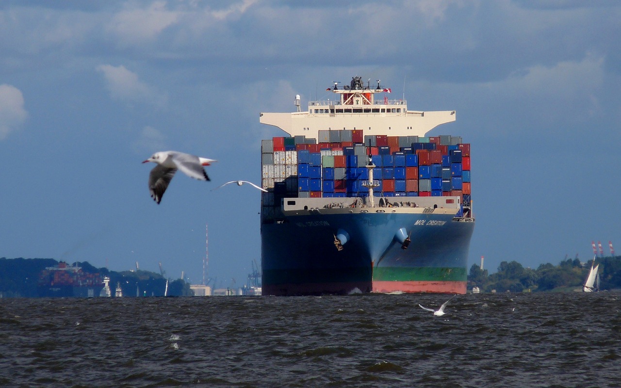 container freighter seafaring free photo