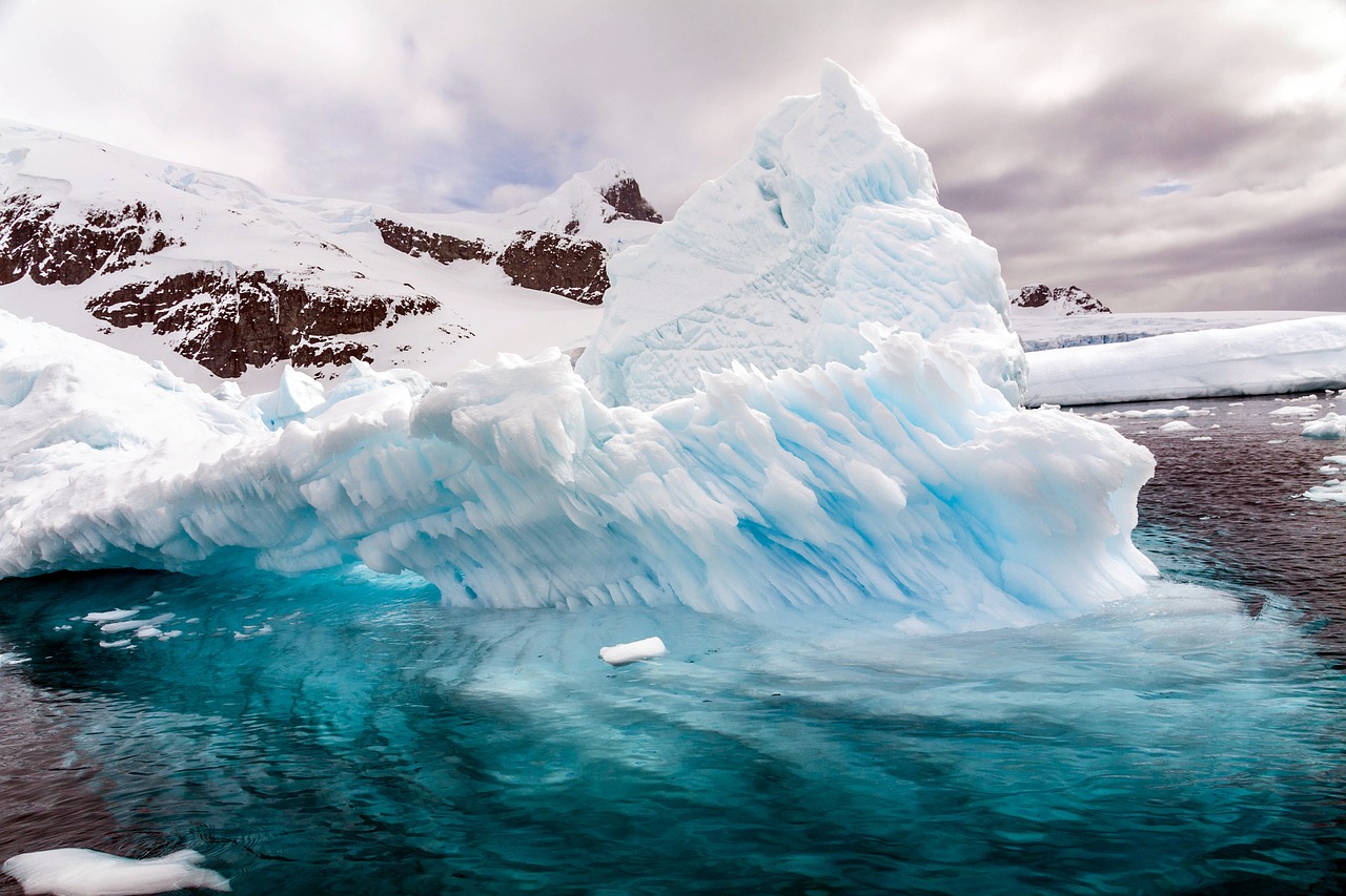 continent  antarktiks  iceberg free photo
