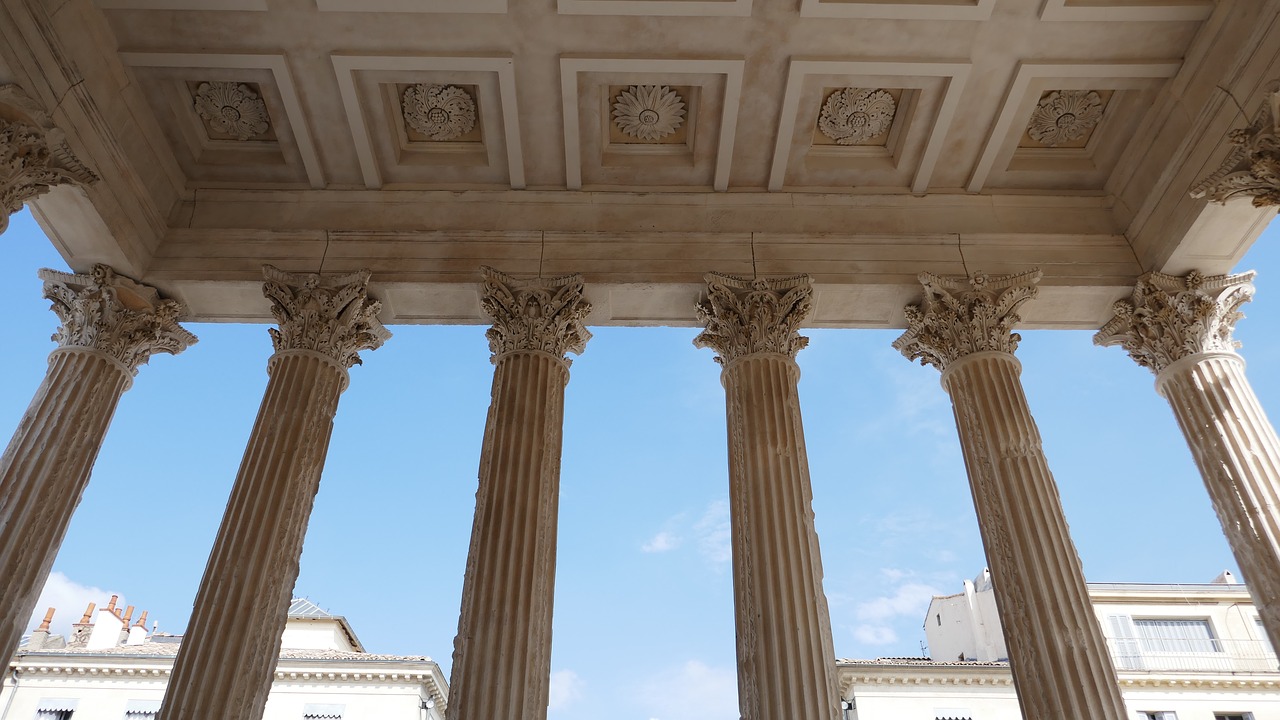 corinthian columns maison caree free photo