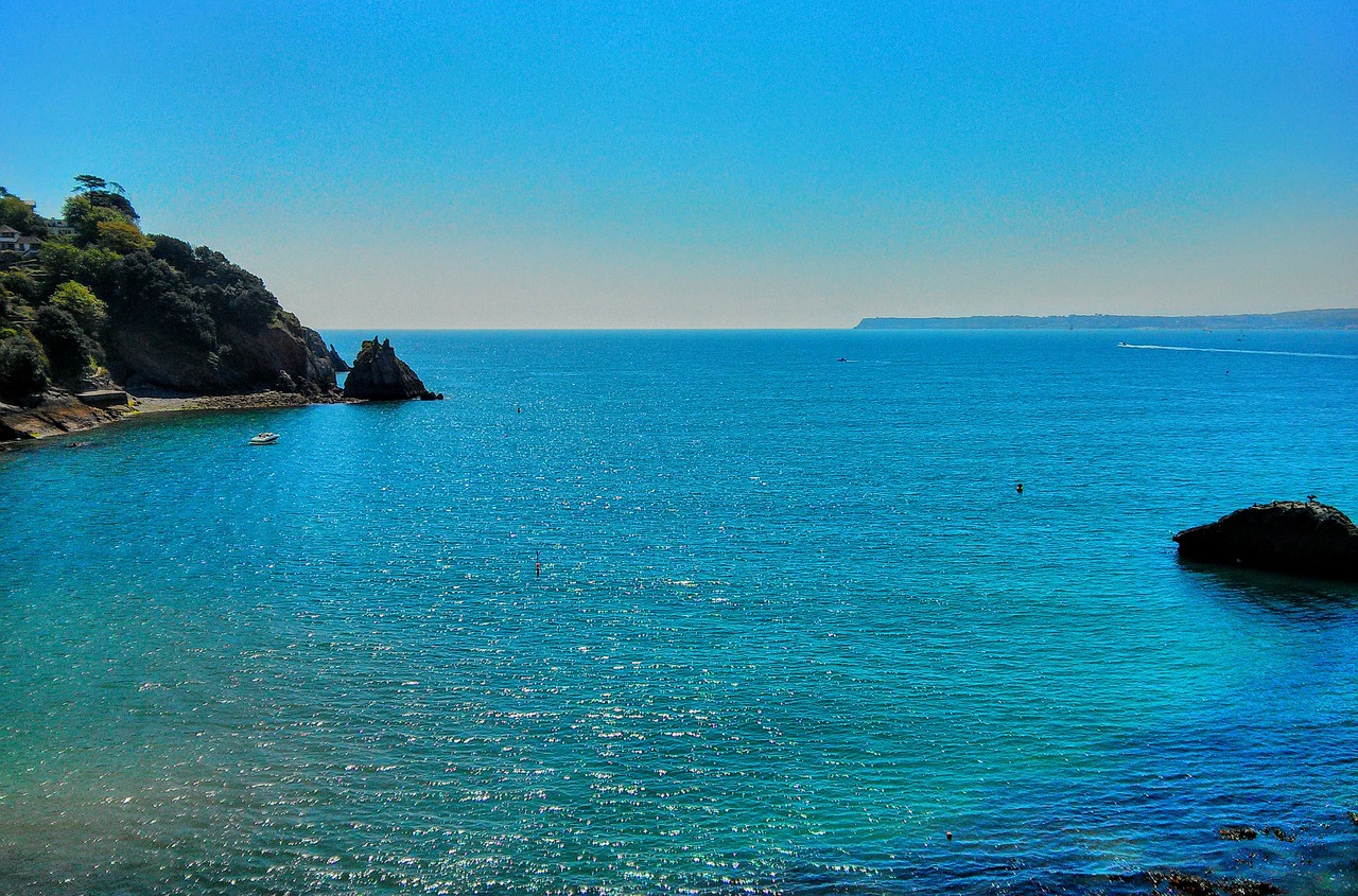 cornwall sea horizon free photo