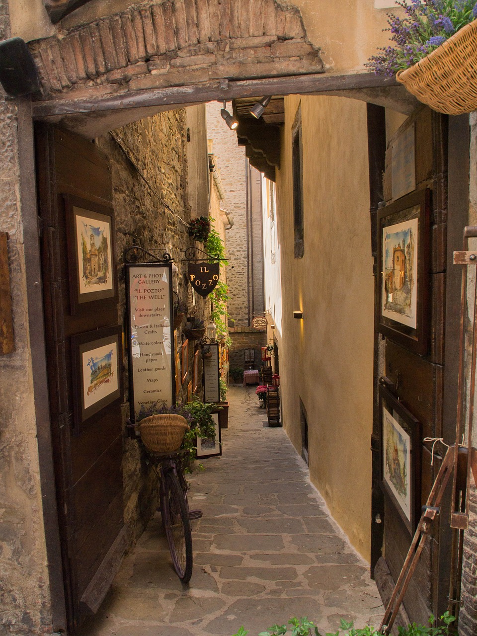 cortona alley frames free photo