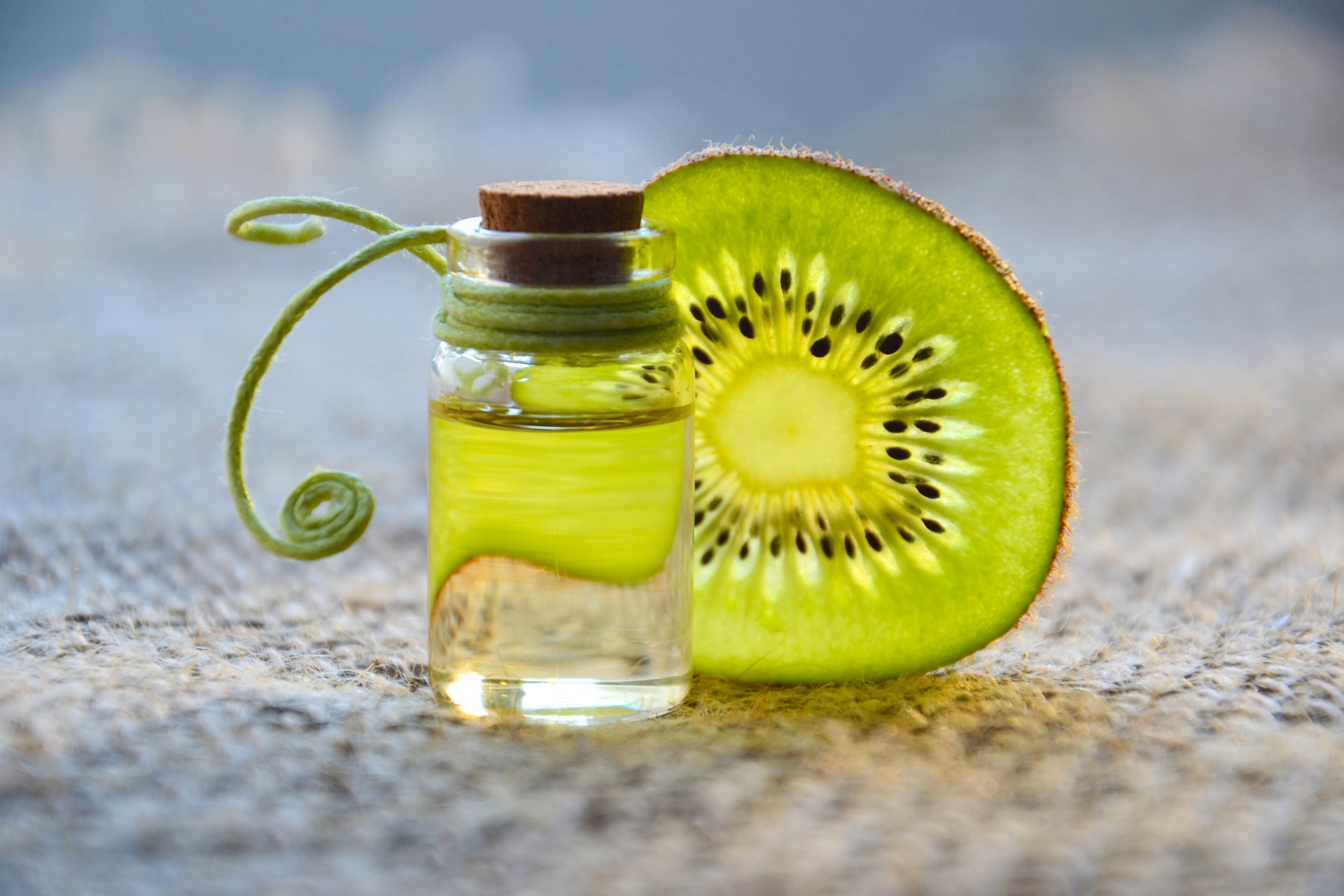 fruit kiwi blurred background free photo