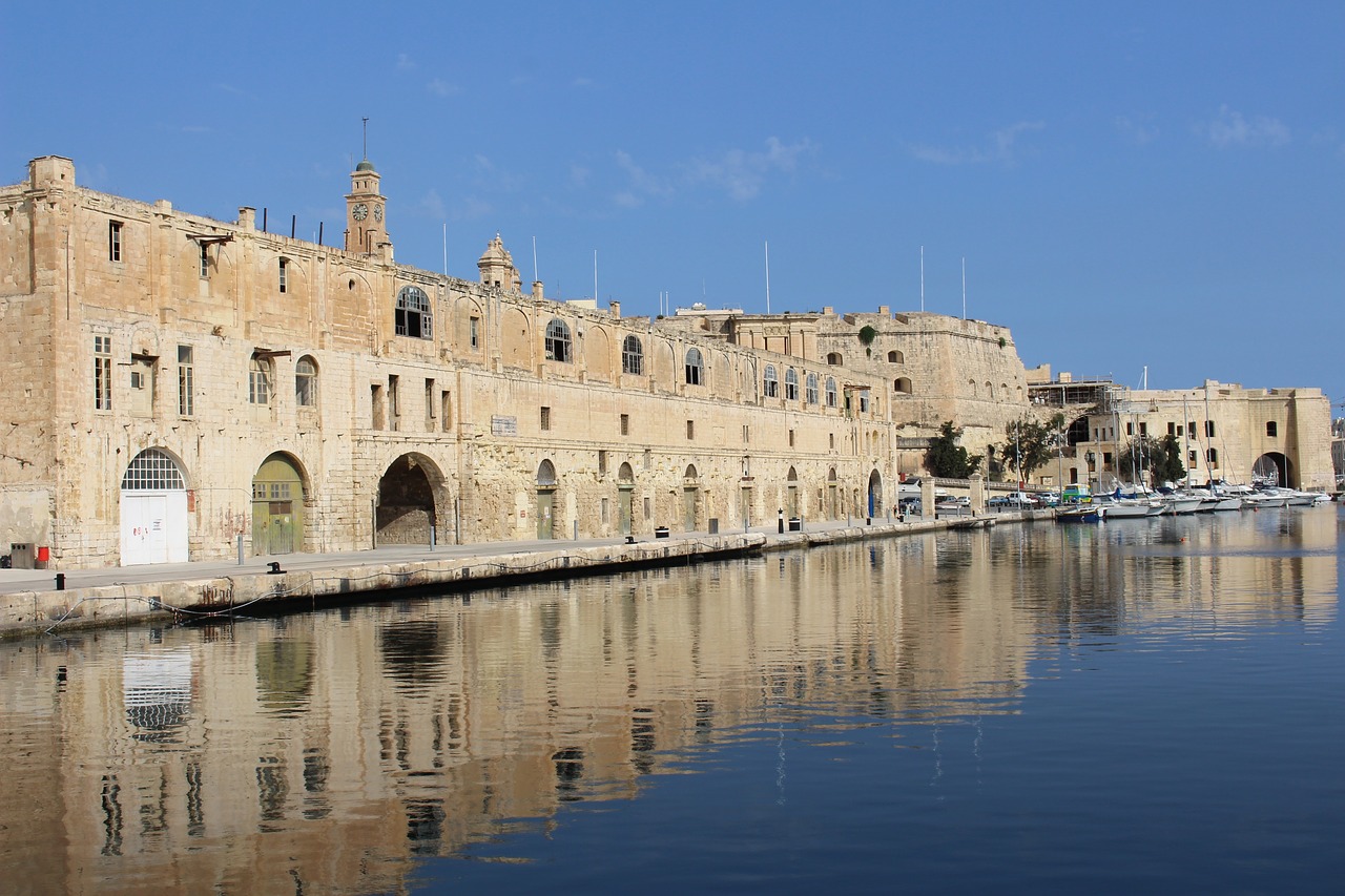 cospicua building malta free photo