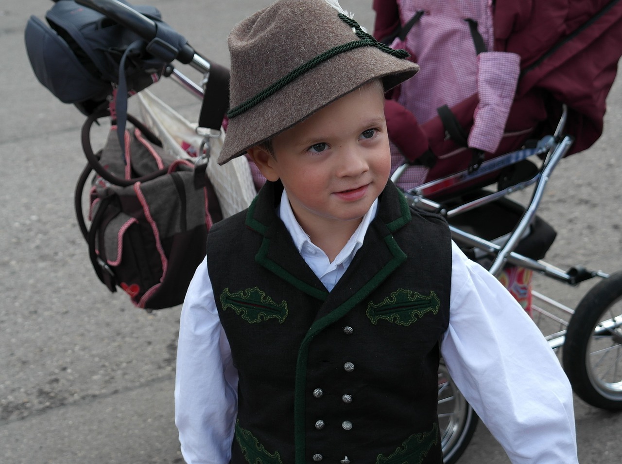 costume boy bavarian free photo