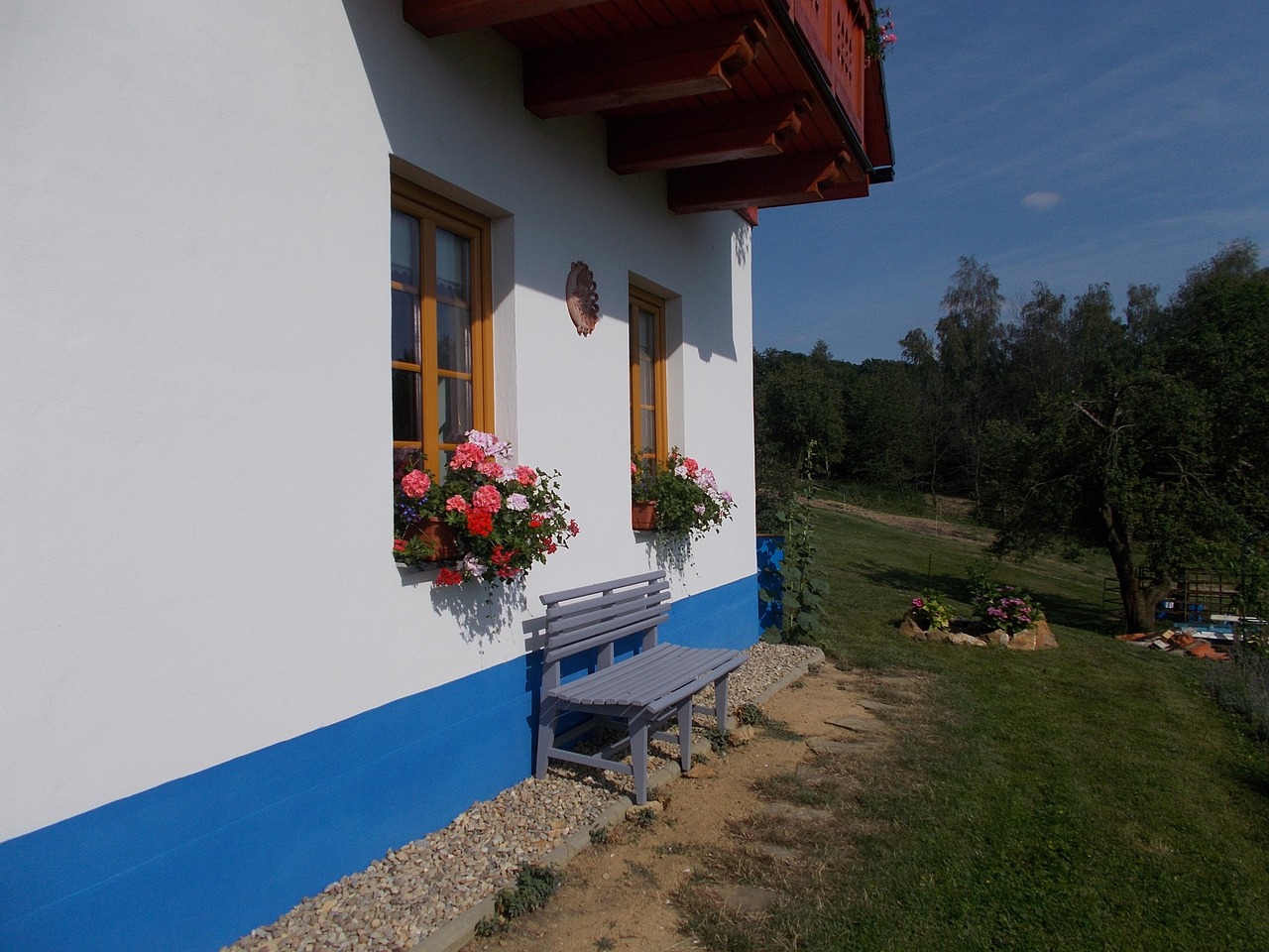 cottage window nooks and crannies free photo