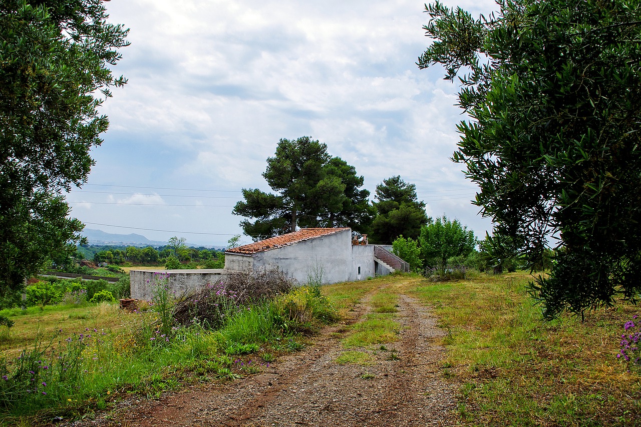 cottage campaign calabria free photo