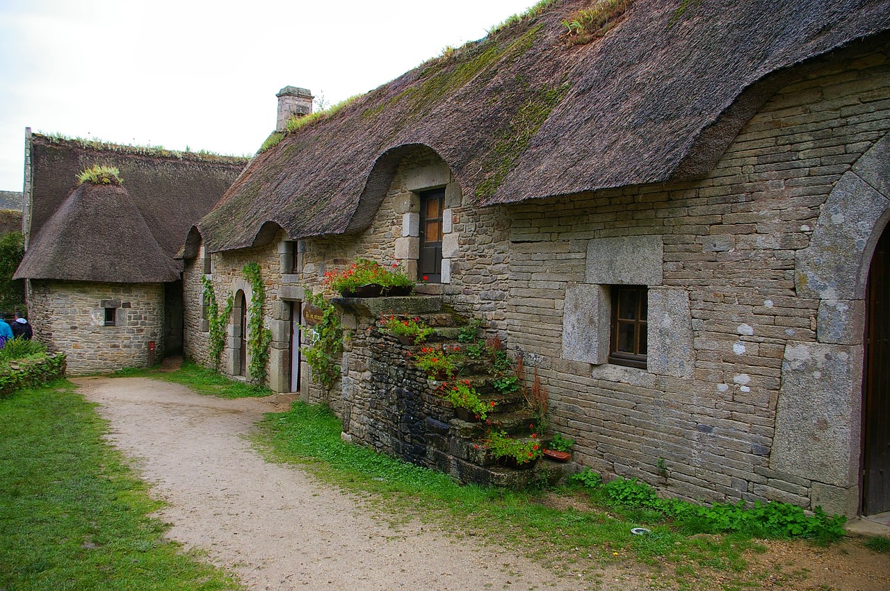 cottage house roof free photo