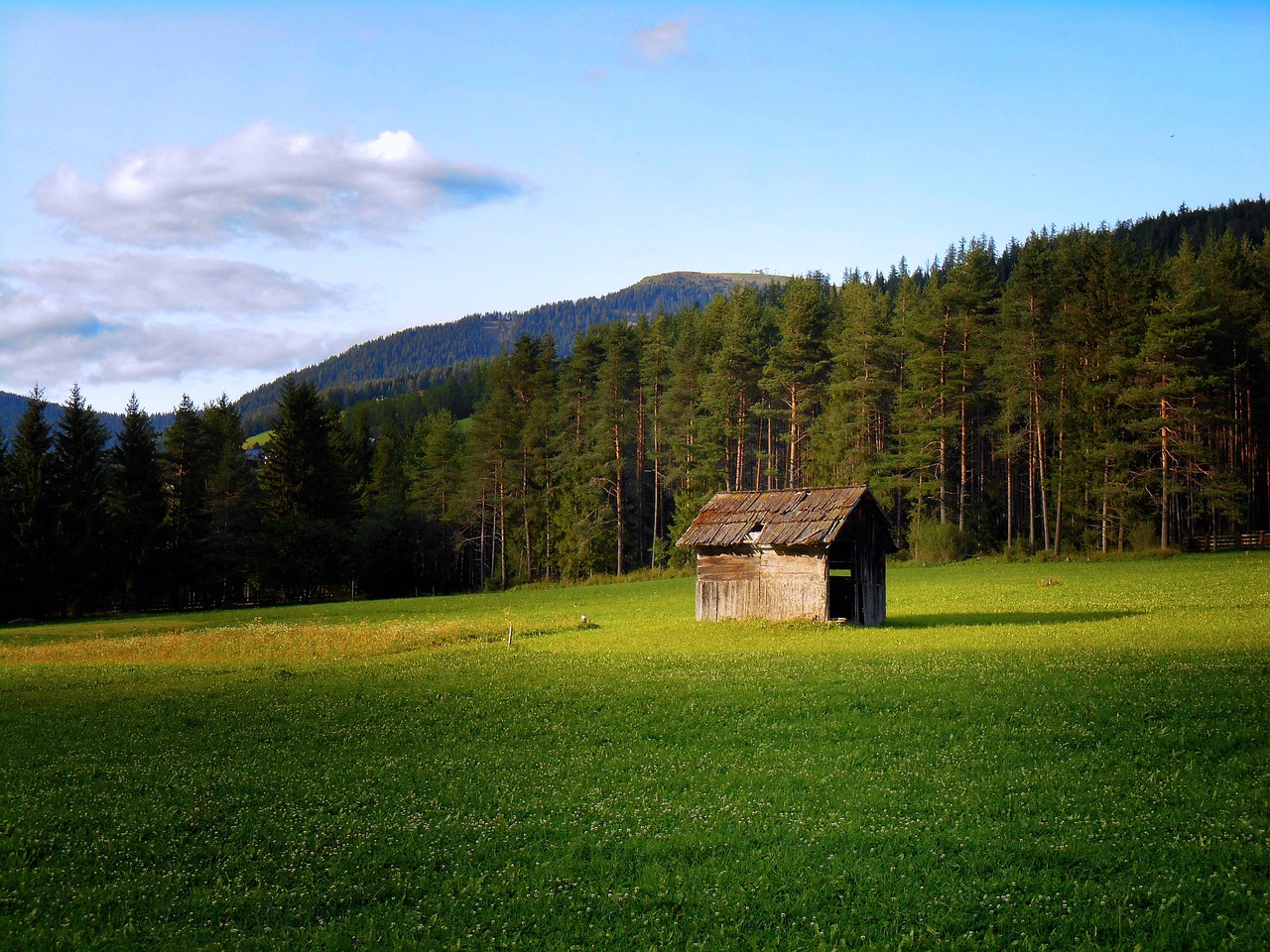 cottage mountain mountain lodge free photo