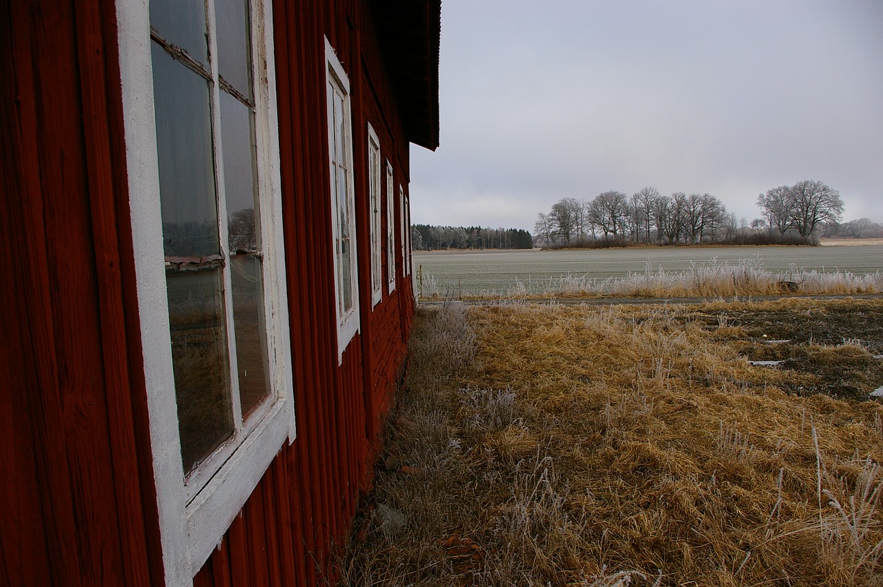 country barn house free photo