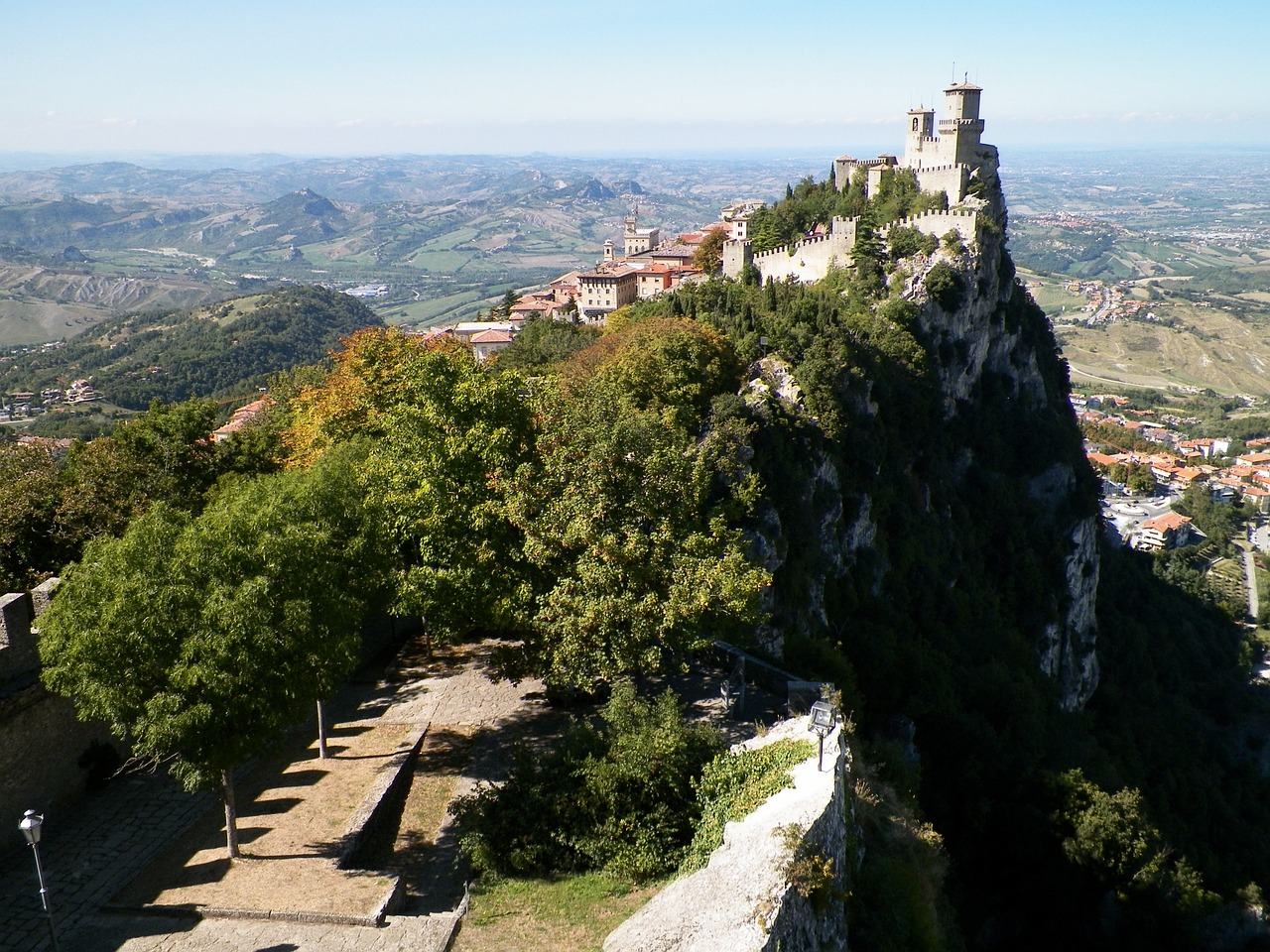 country castle san marino free photo