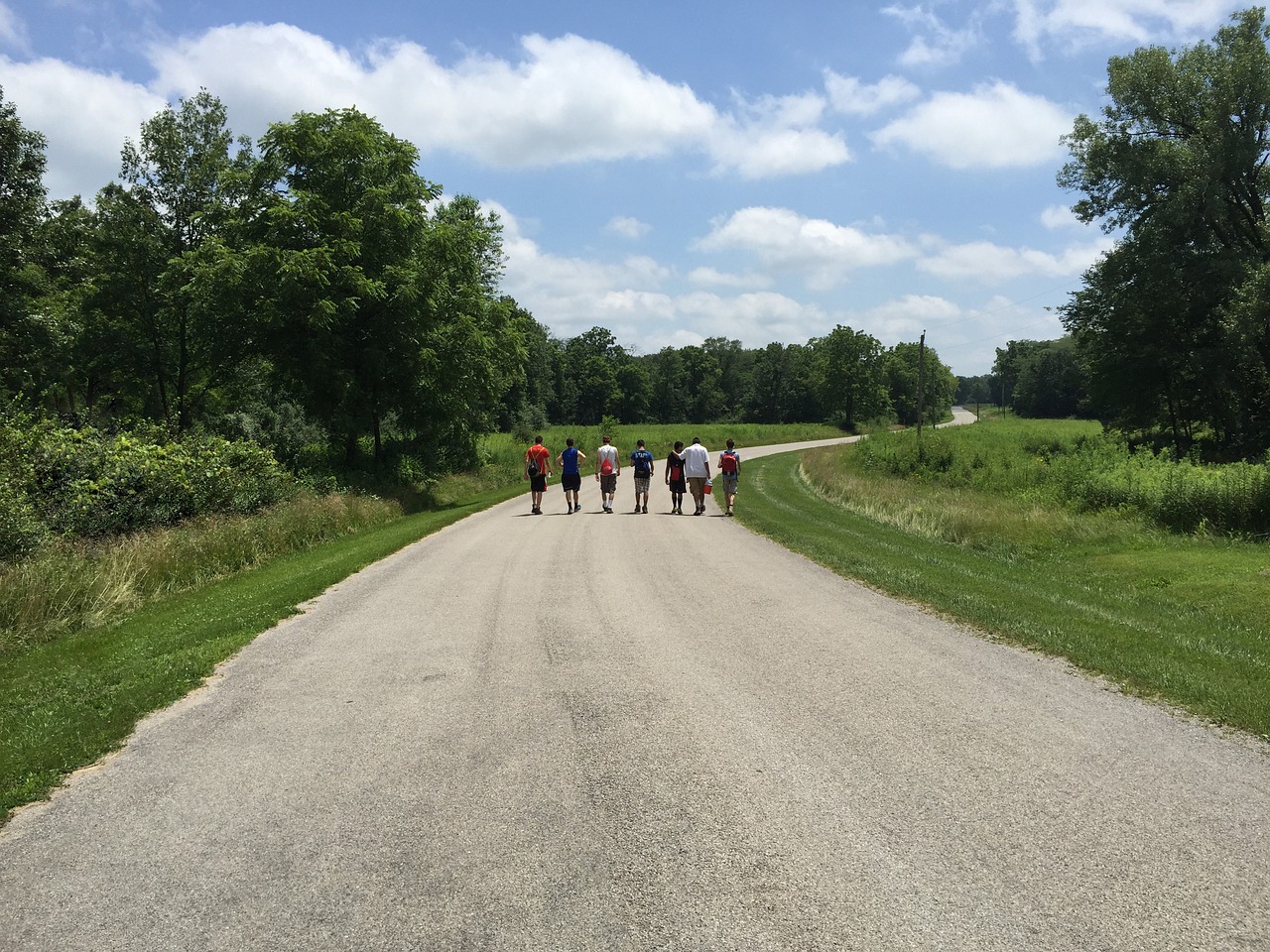 countryside friends hiking free photo