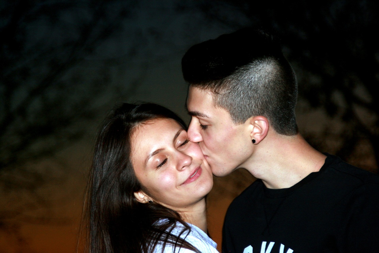 couple love kiss free photo