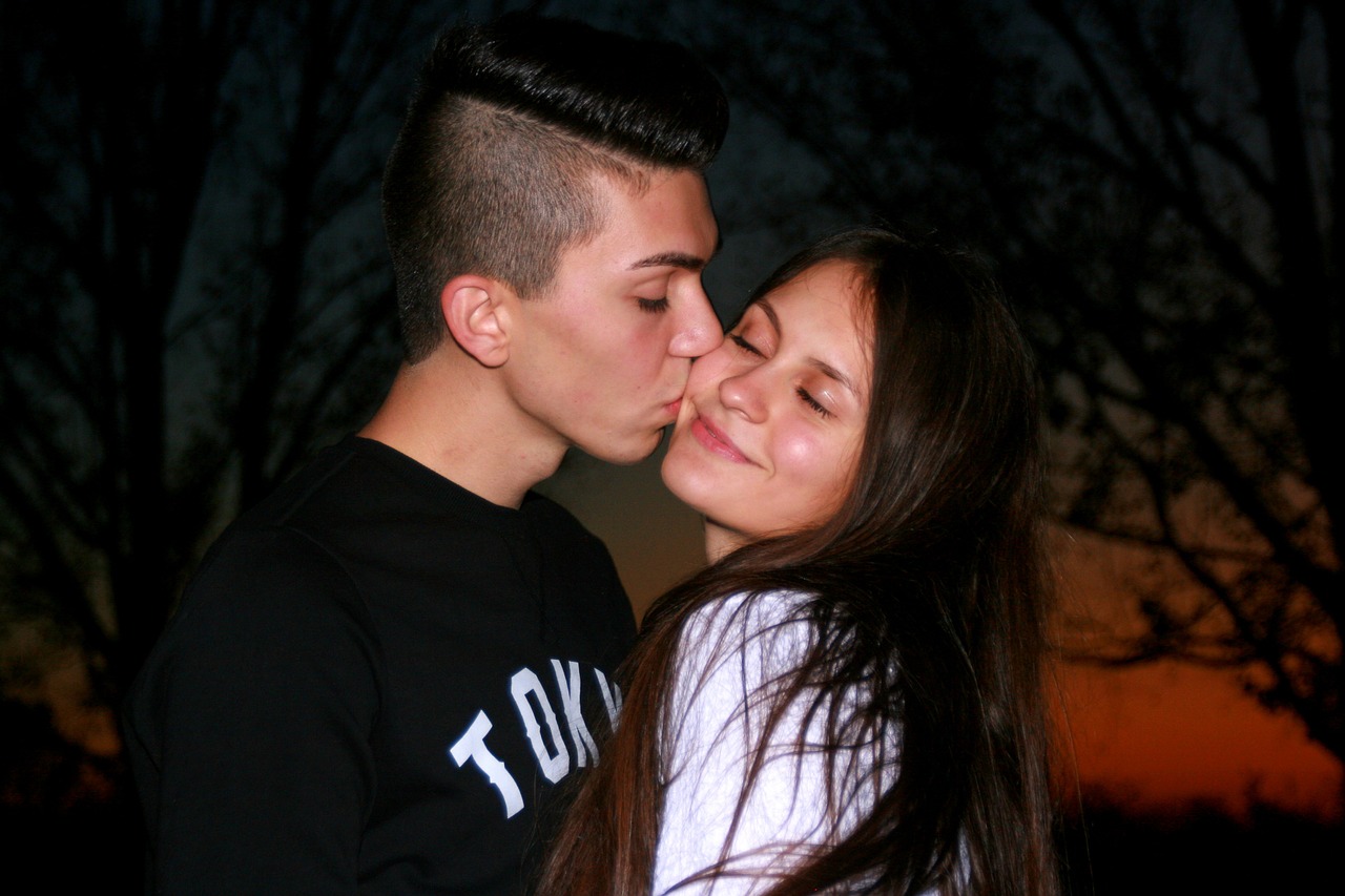 couple love kiss free photo