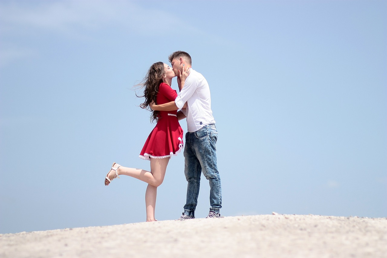 couple love kiss free photo