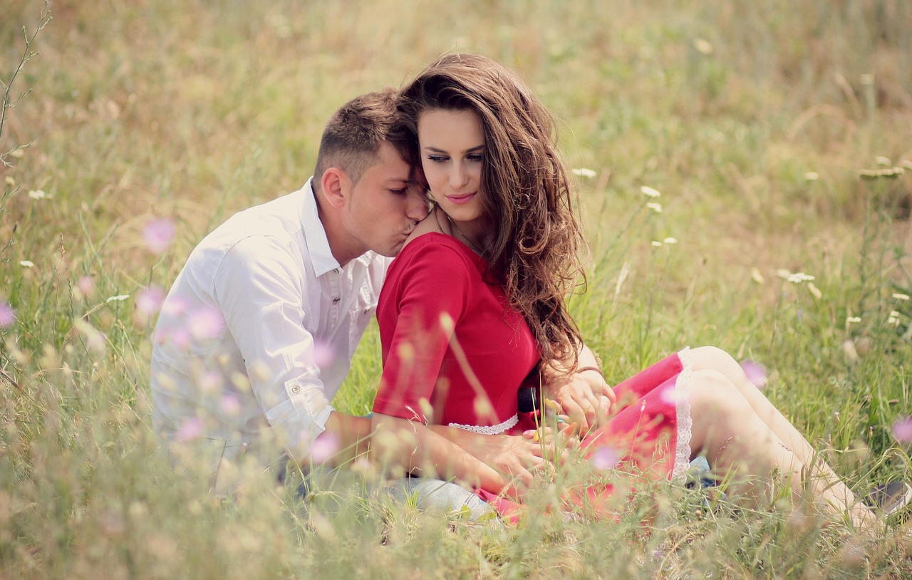 couple love kiss free photo