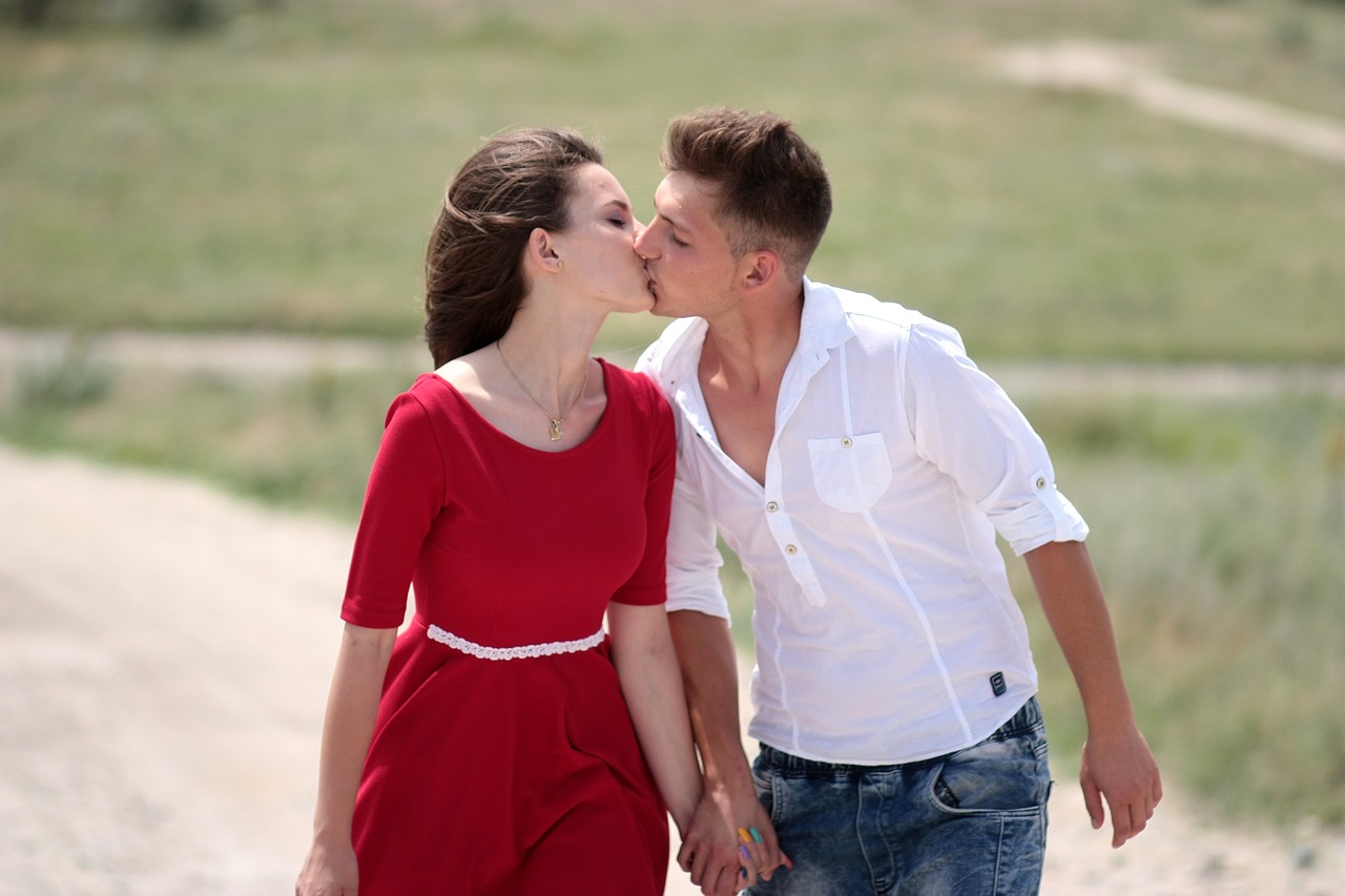 couple love kiss free photo