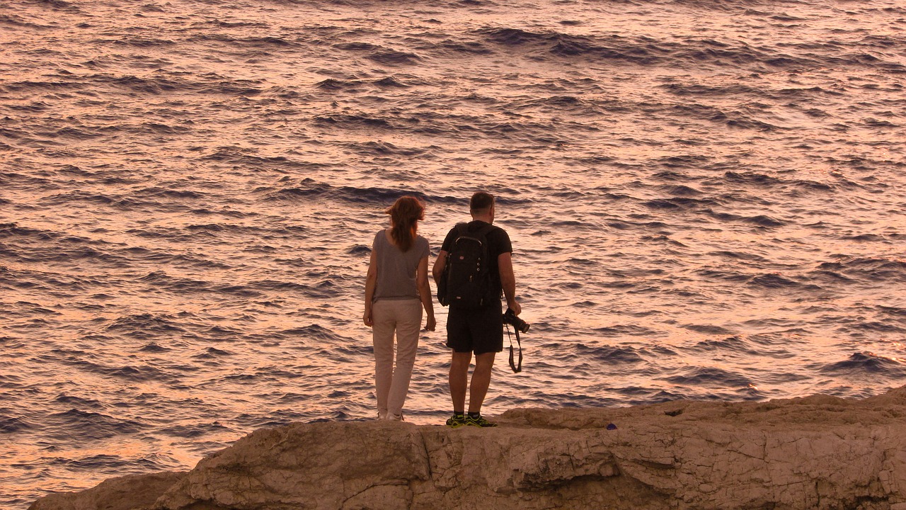 couple romantic sunset free photo