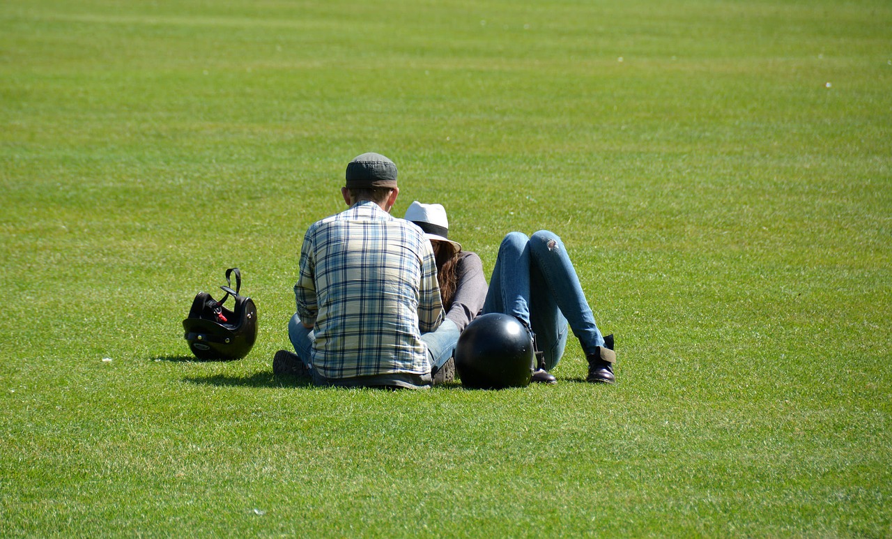 couple field leisure free photo