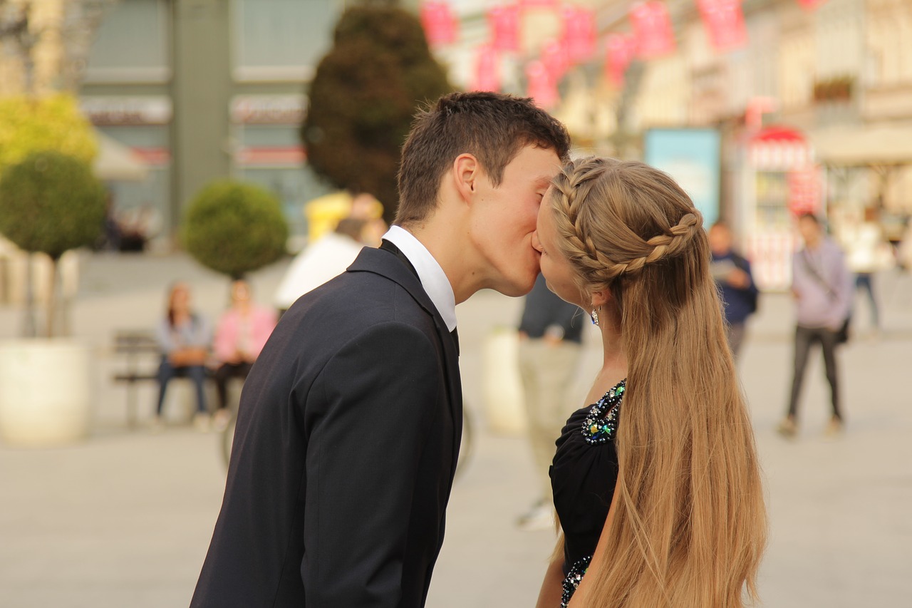 couple love kiss free photo