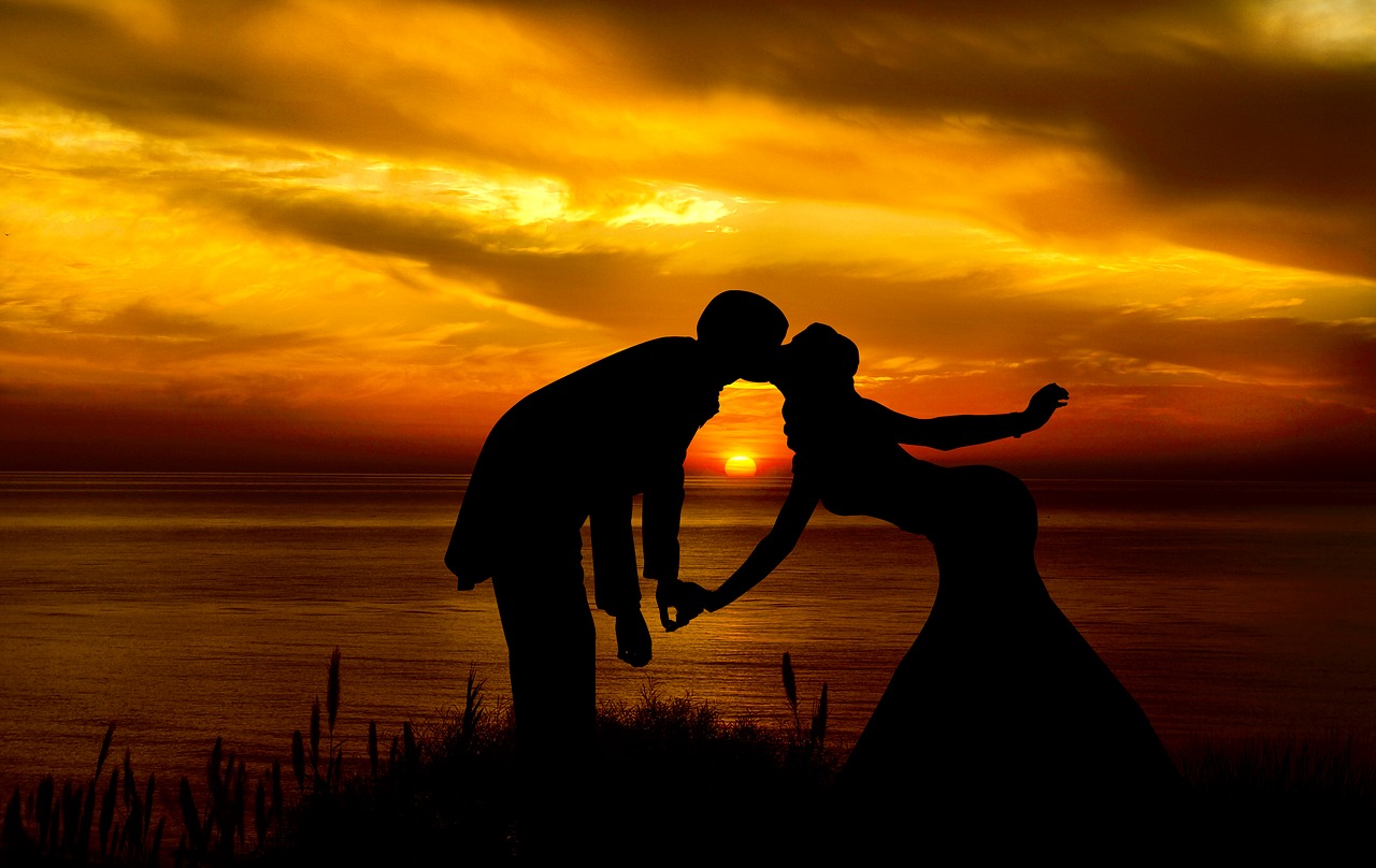 couple  silhouette  sunset free photo