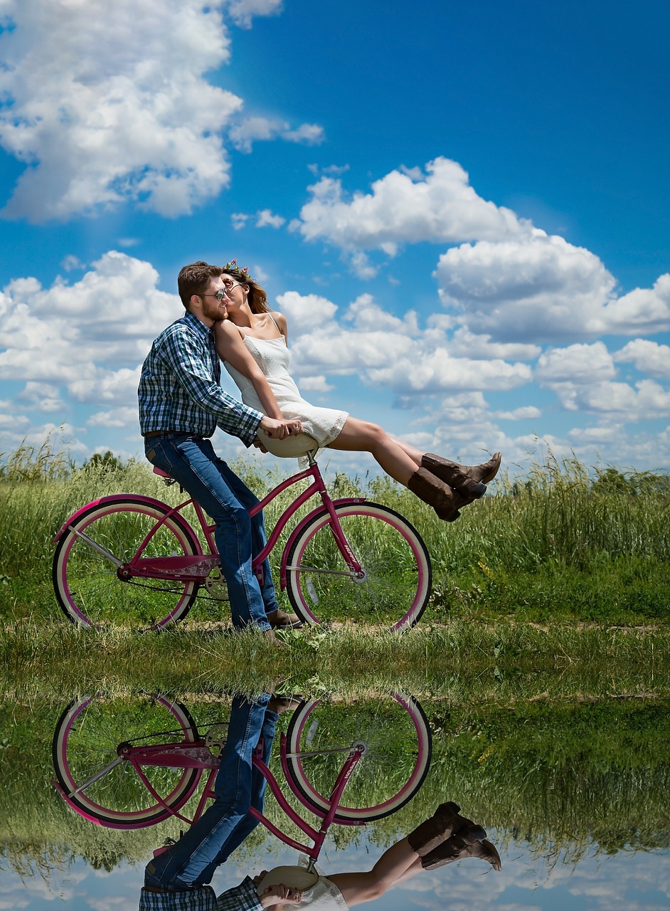 couple  bike  bicycle free photo