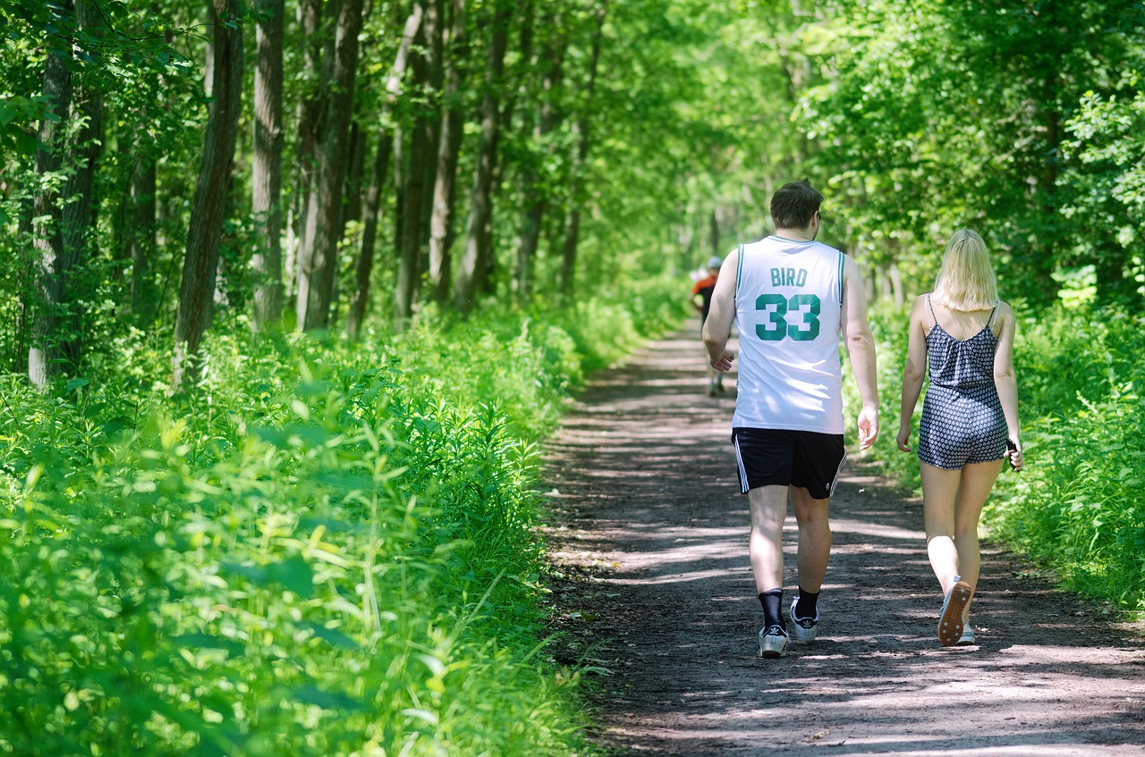 couple  young people  walk free photo