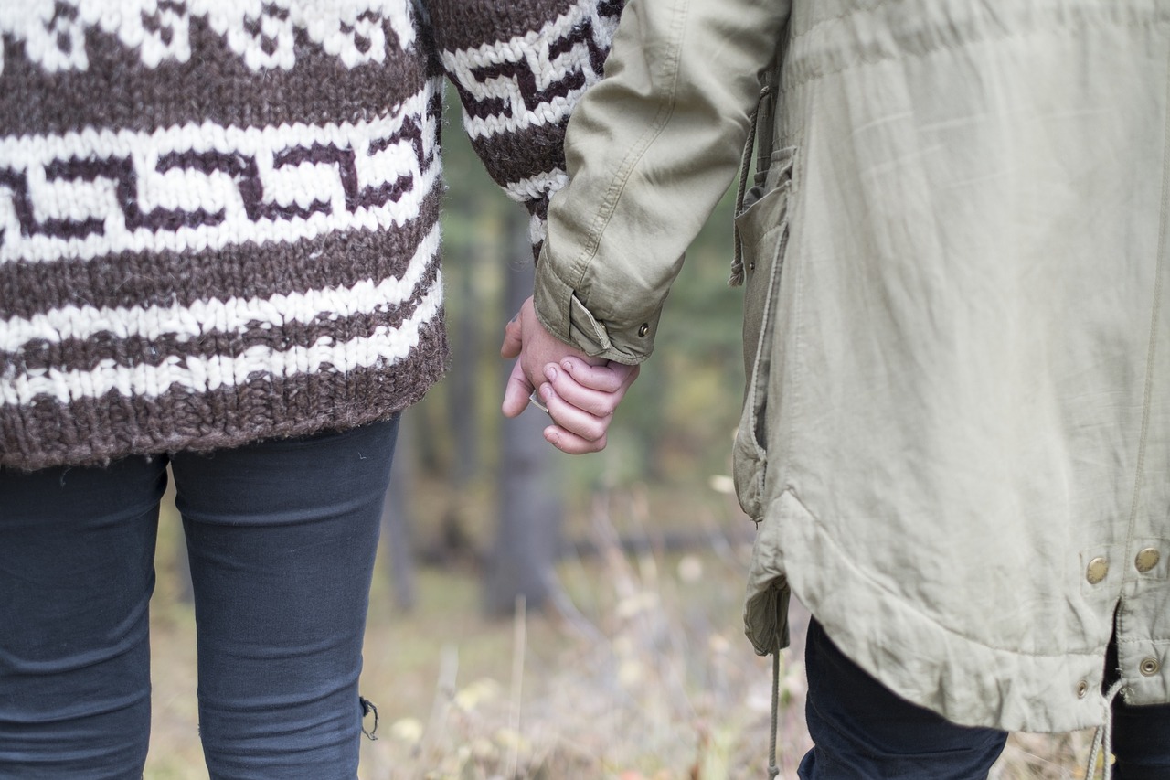 couple love holding hands free photo