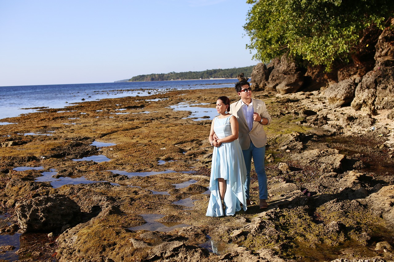 couple beach ocean free photo