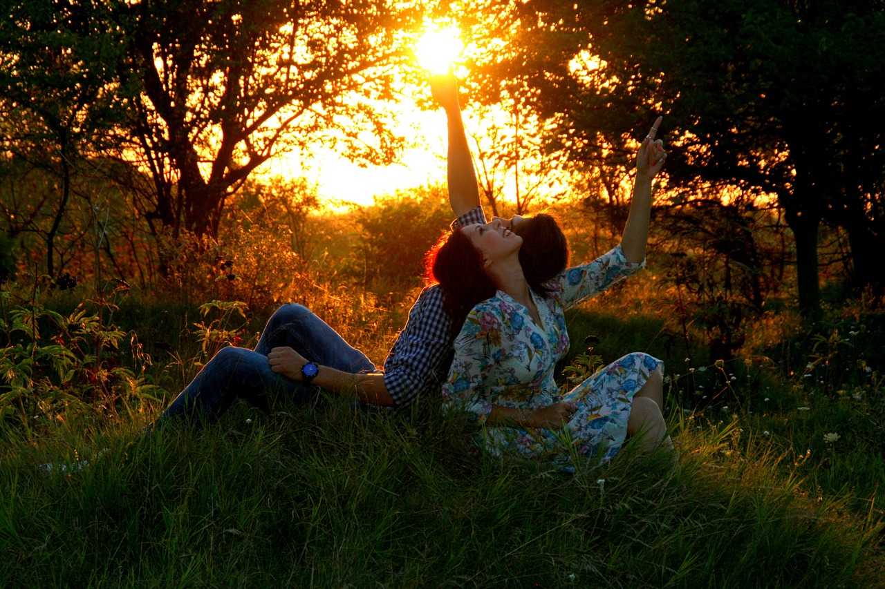 couple love sunset free photo