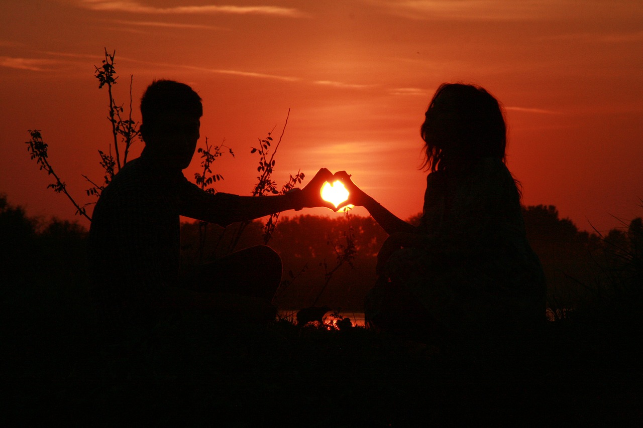 couple love sunset free photo