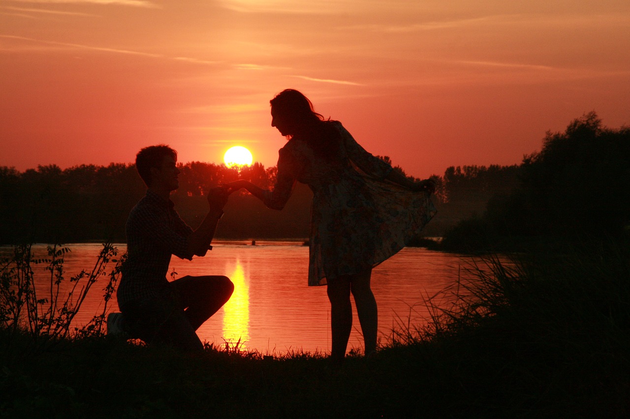 couple love sunset free photo