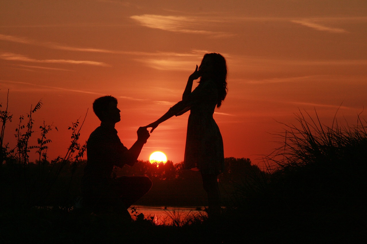 couple love sunset free photo