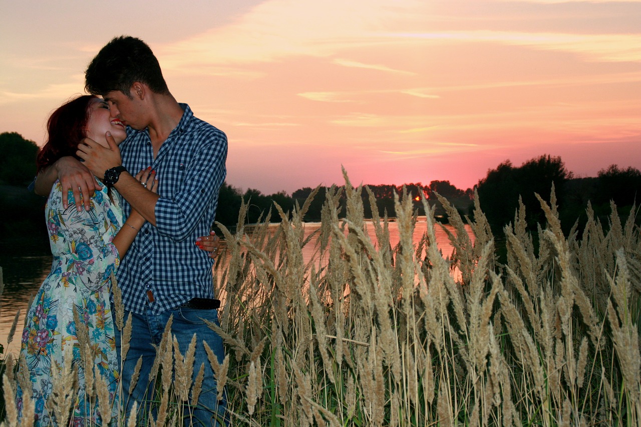 couple love sunset free photo