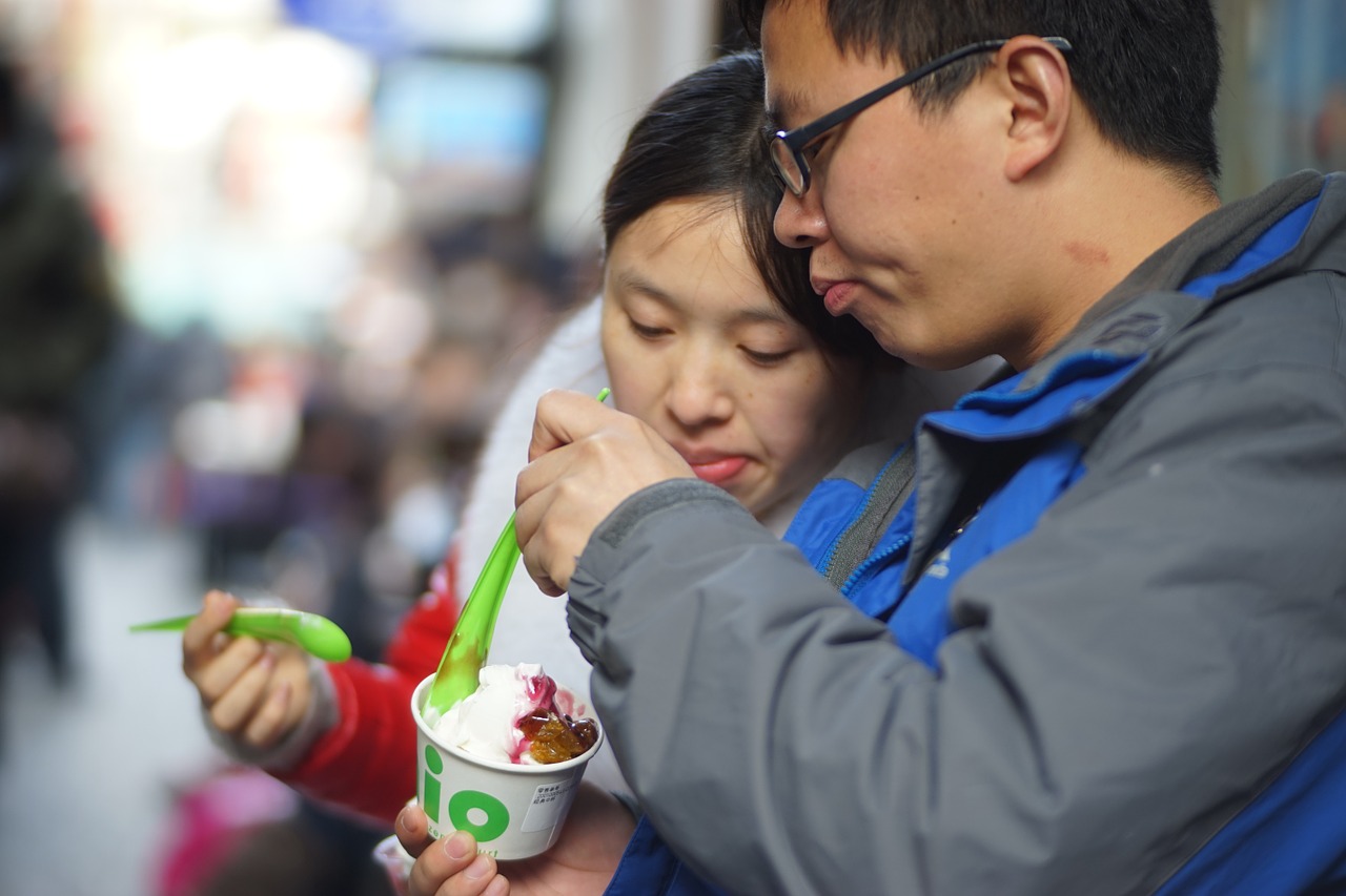 couples love shanghai free photo