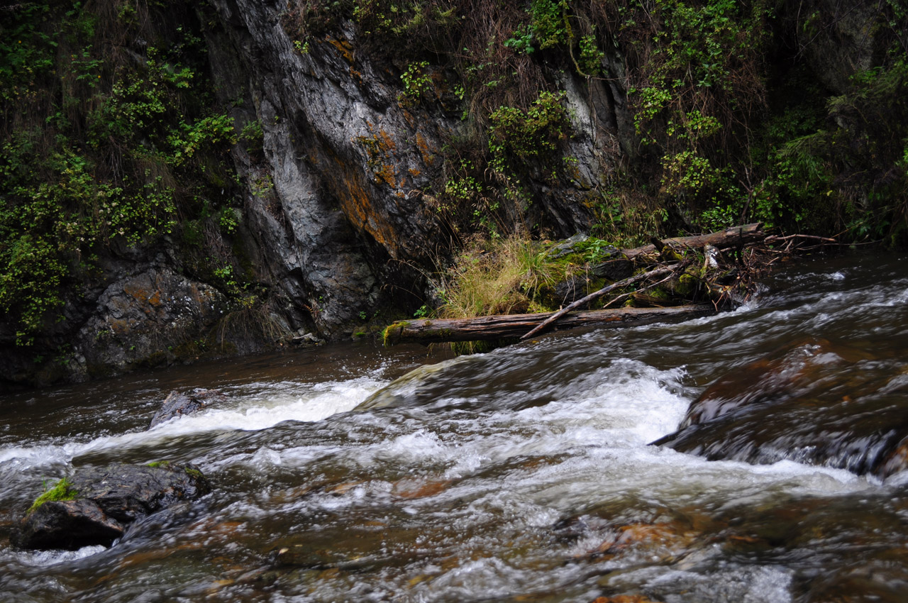 river rock flowing free photo