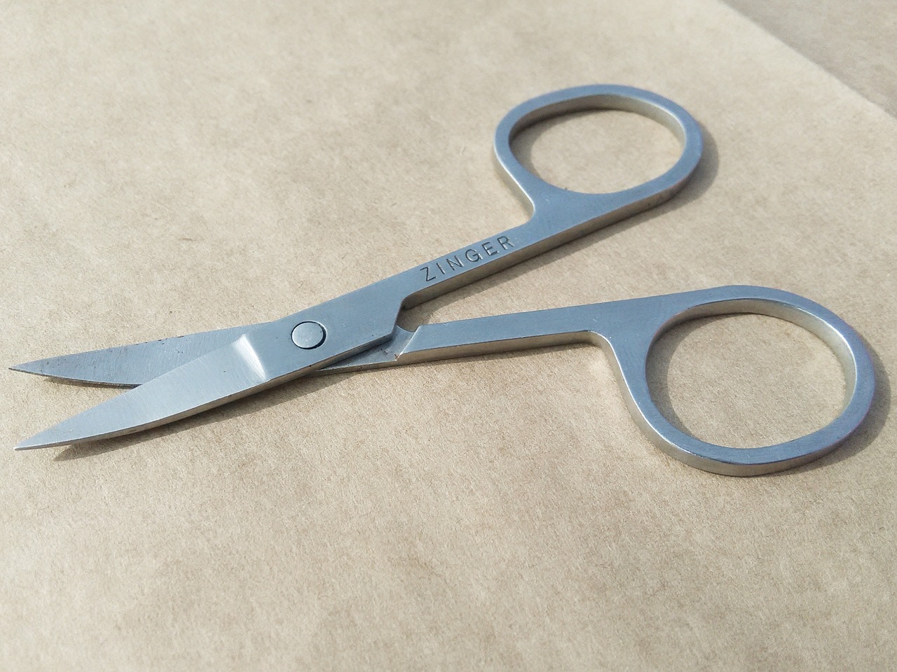 court scissor edge free photo