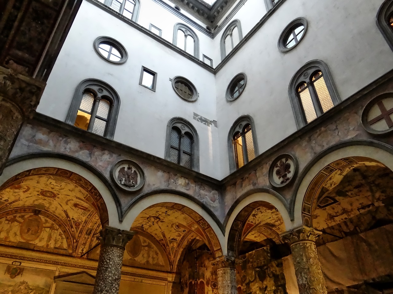 courtyard florence italy free photo