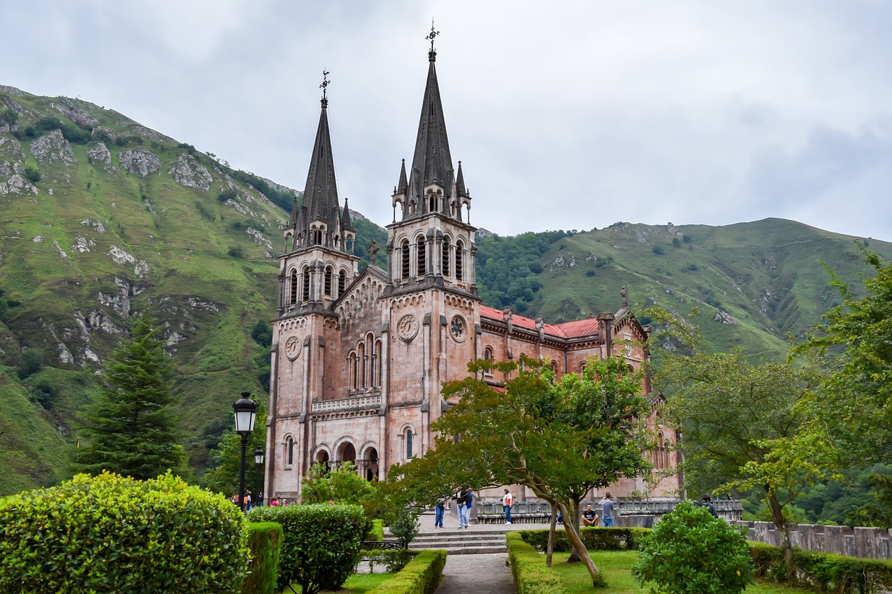 covadonga basilica cult free photo