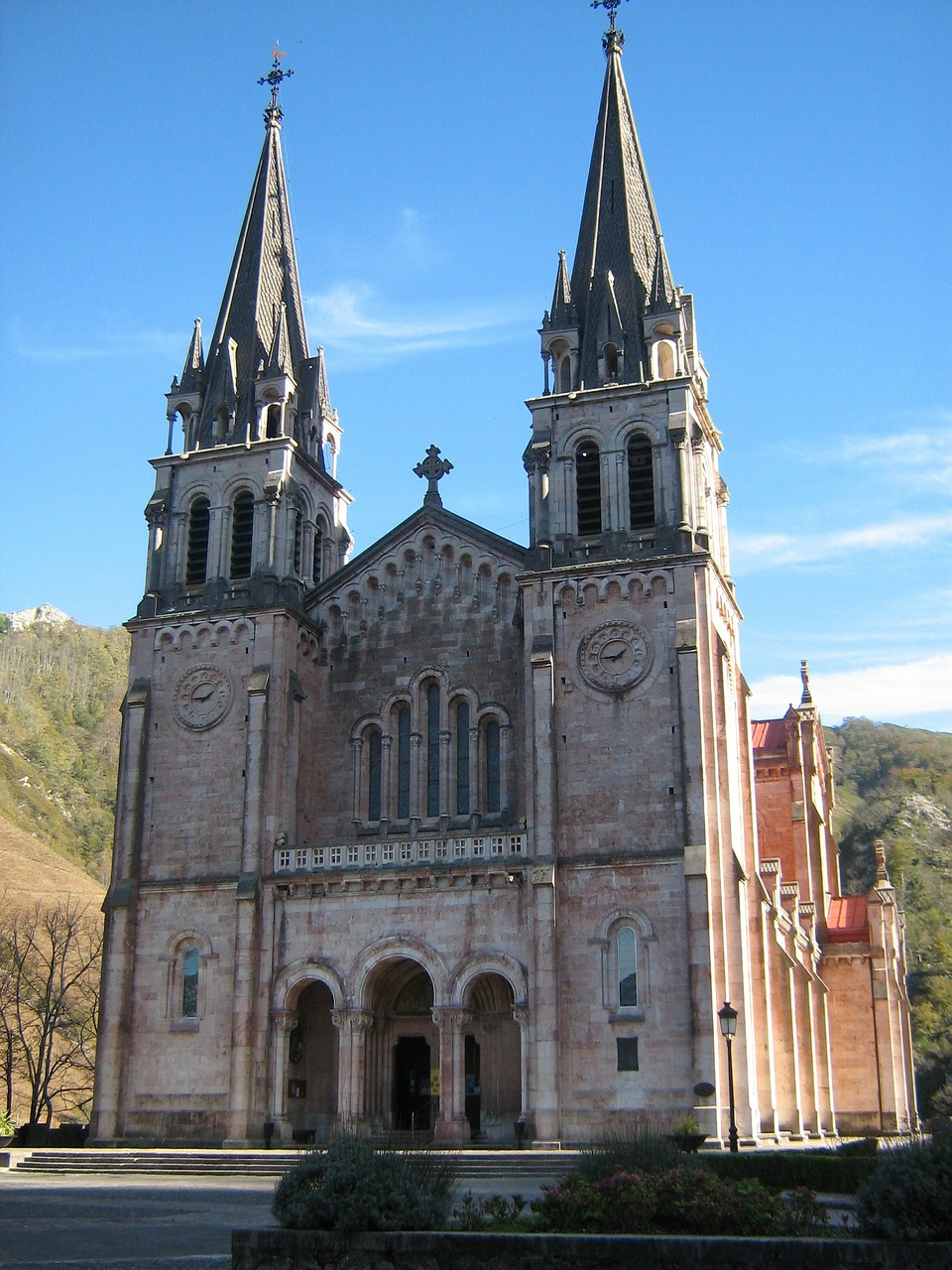 covadonga asturias church free photo