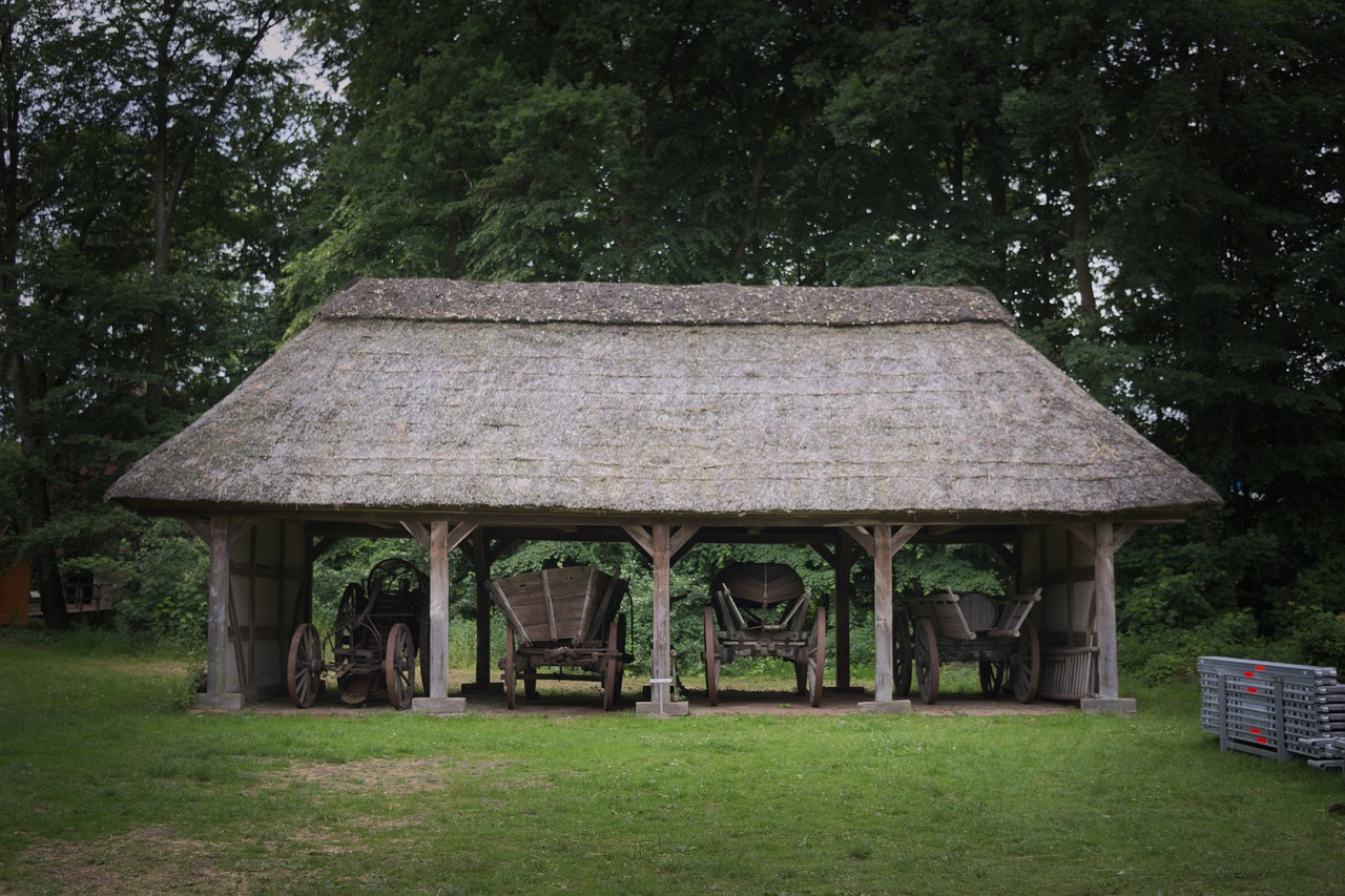 covered barn scale free photo