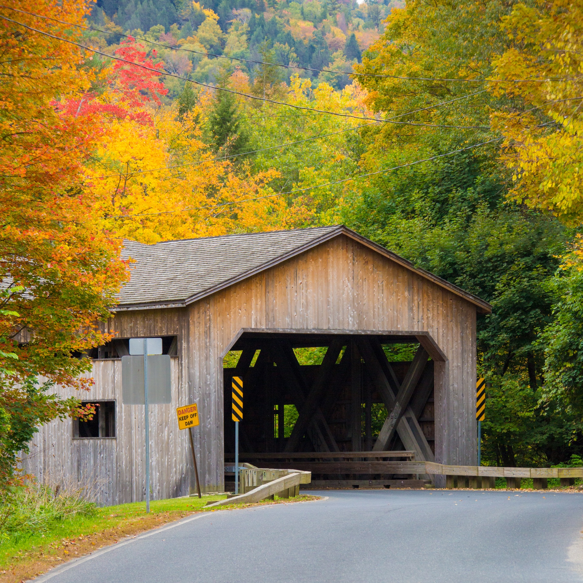 autumn bissel covered bridge free photo