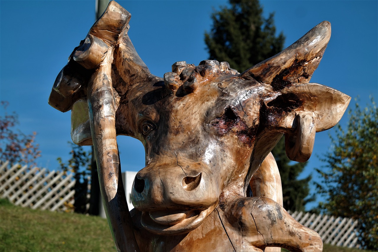 cow wood carving free photo