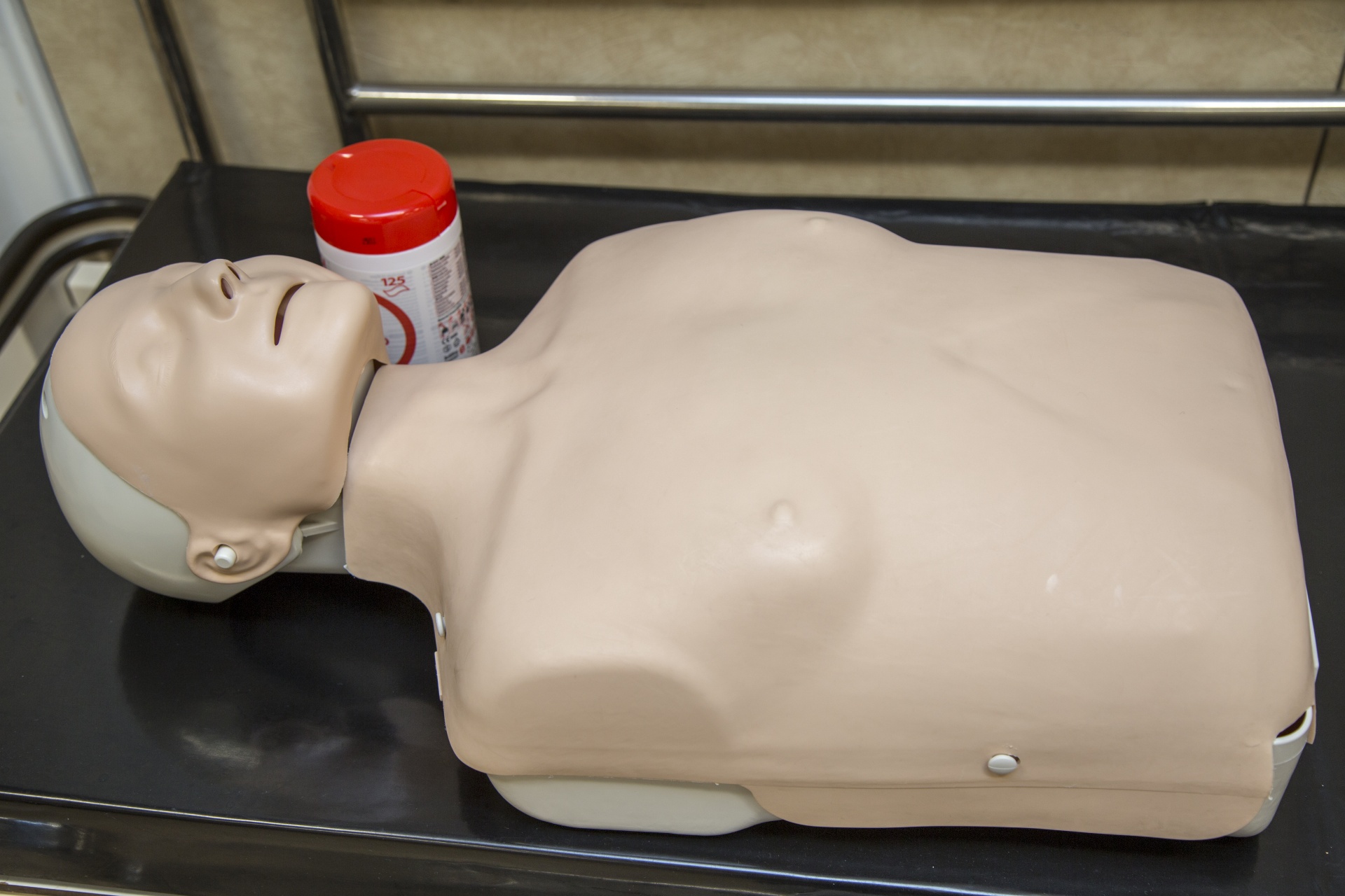 cpr defibrillator training class free photo