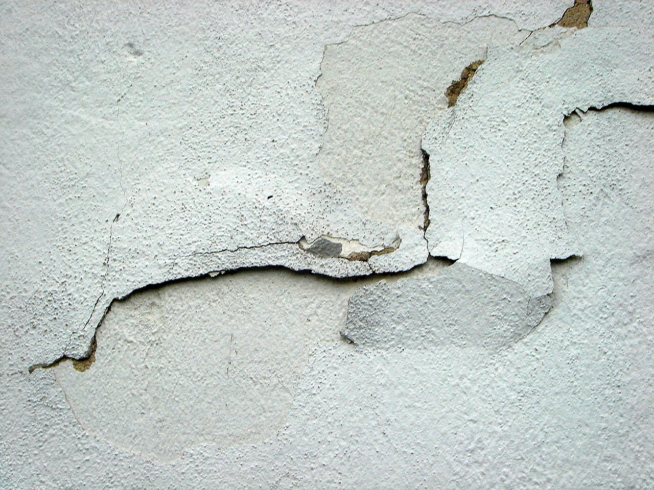 crack plaster house free photo