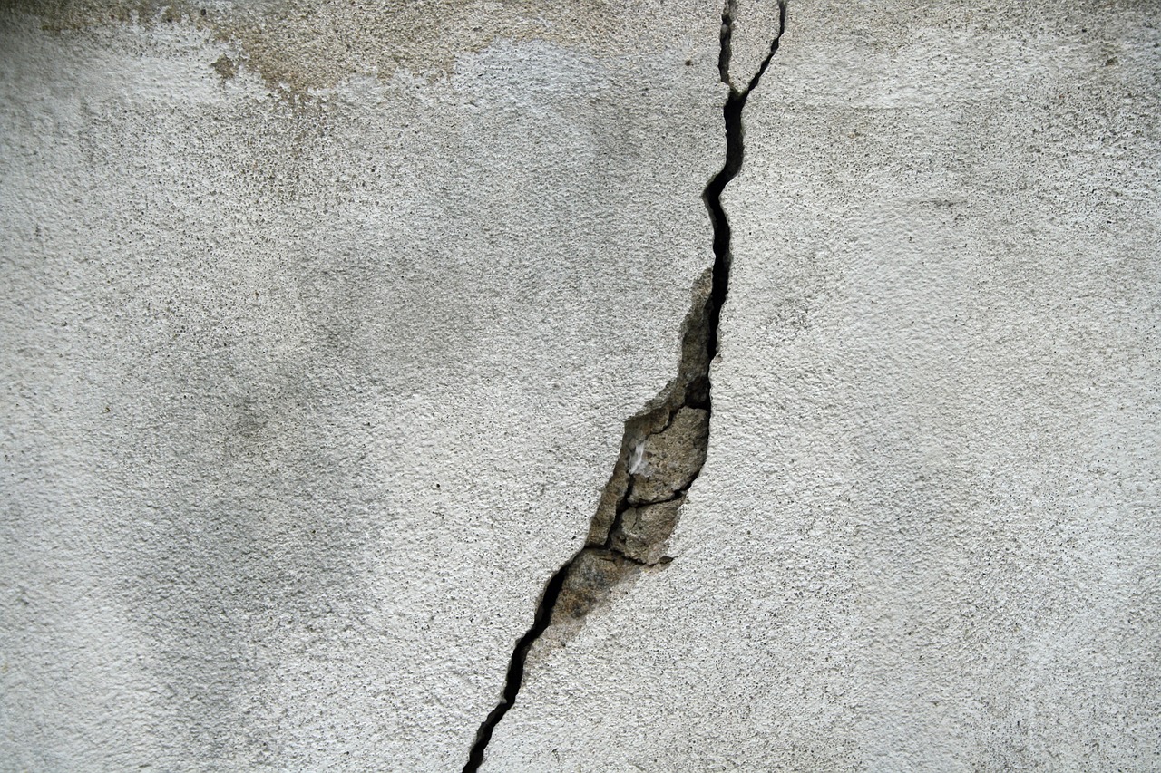 crack wall concrete free photo