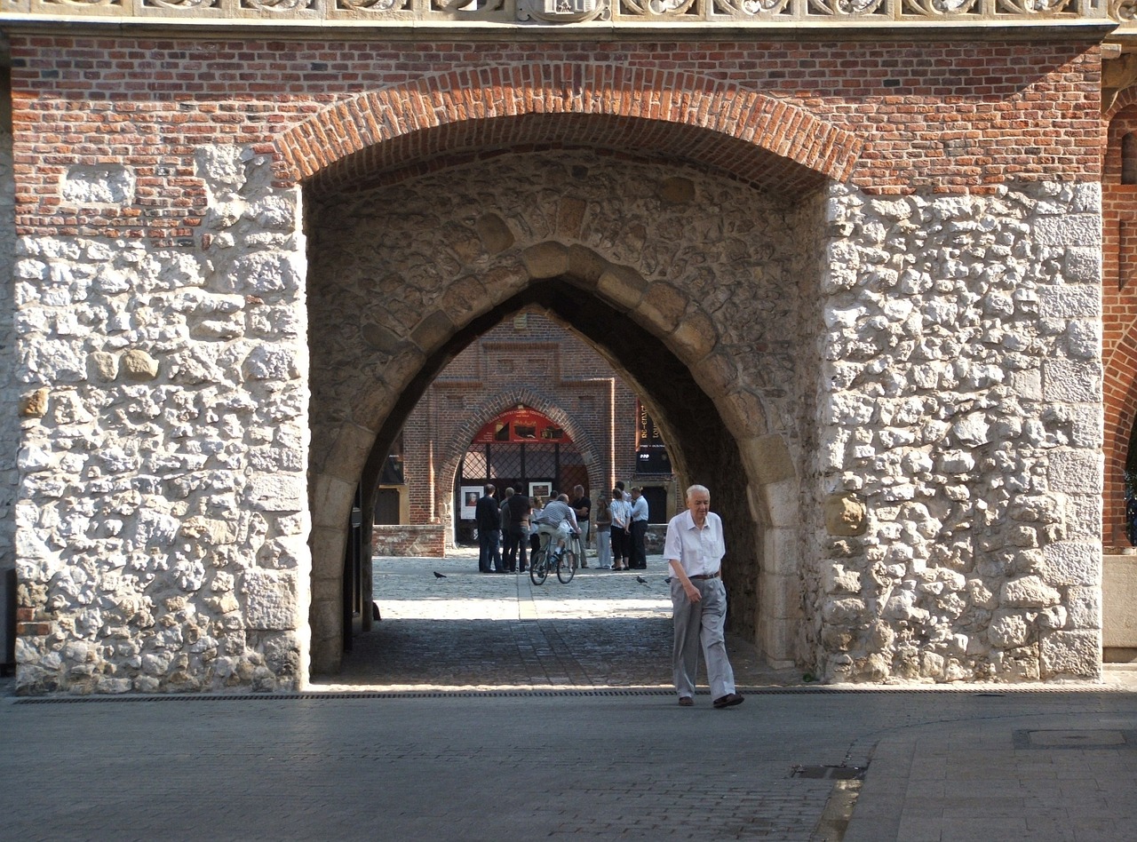 cracow florian gate free photo