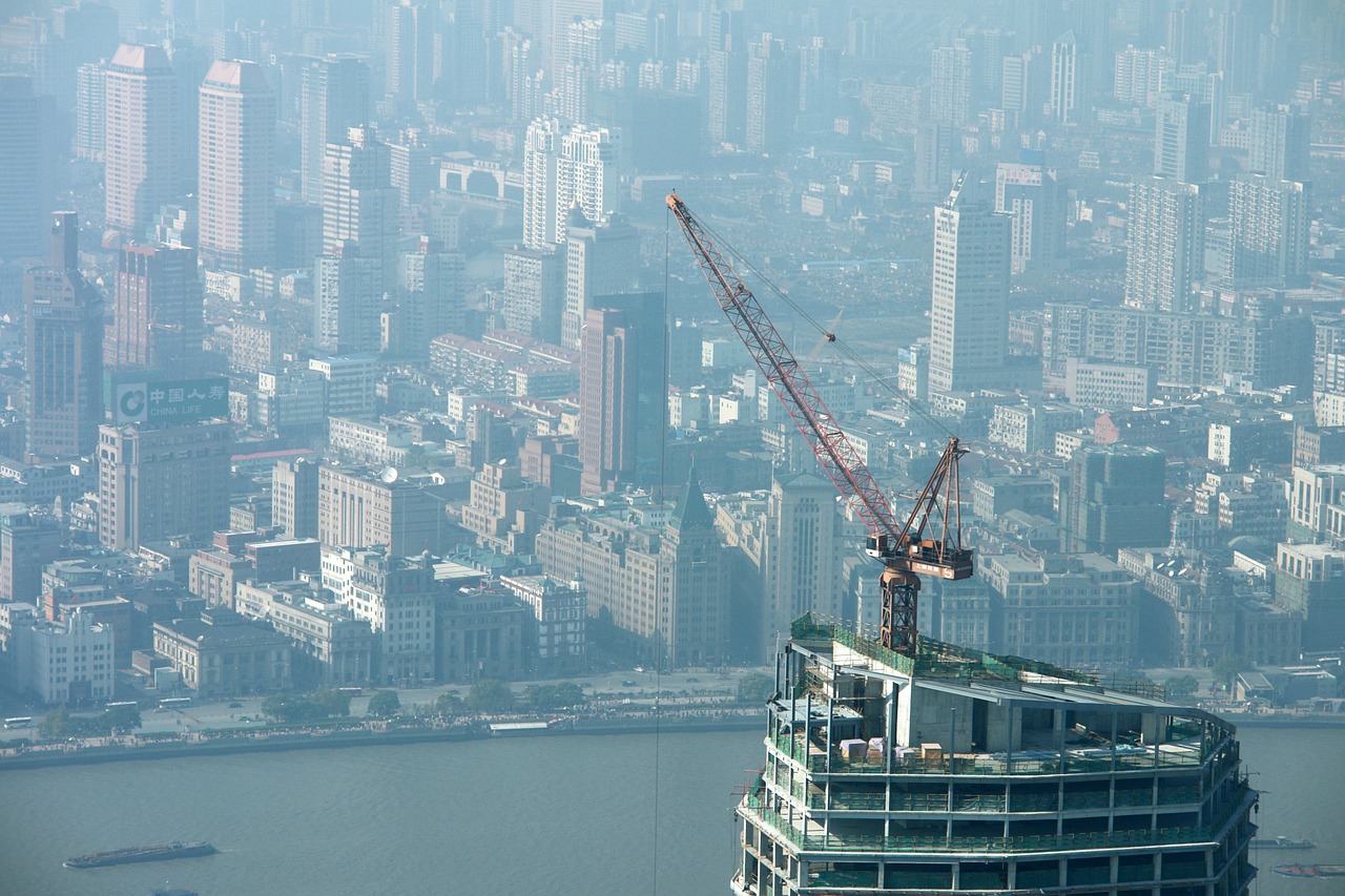 crane skyscraper outlook free photo